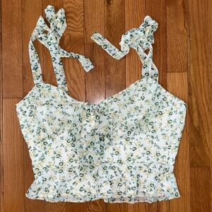 Wayf floral blouse crop top size medium